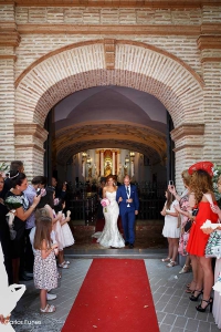 Suelta de Mariposas tras la salida de la ceremonia de boda