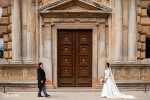 Felices Ismael y Esther recién casados en Granada