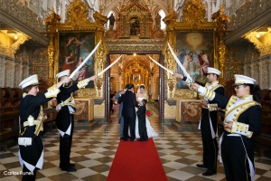 Pilar e Israel a la salida de la Iglesia. Foto de Boda.