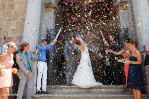 Pilar e Israel a la salida de la Iglesia. Foto de Boda.