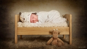 Fotografía de bebé durmiendo en su cuna. Fotógrafo granada. Carlos Funes.