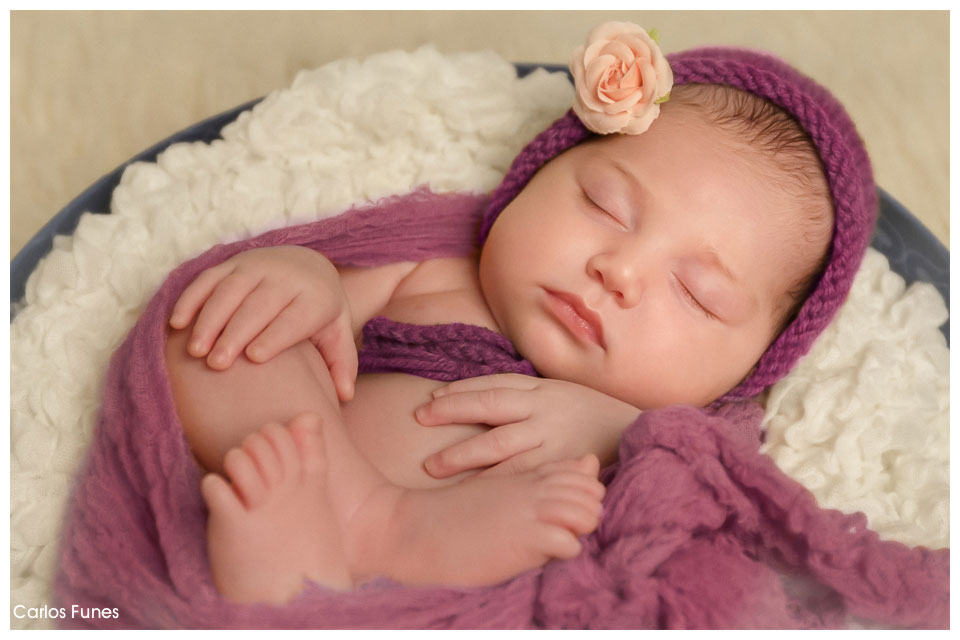 New Born Cayetana. Fotografía bebés y recién nacidos Granada. Carlos Funes Fotógrafos estudio fotográfico en Granada.