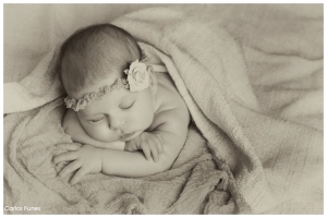 Las fotografías New Born de Alejandra han tenido un resultado fantástico tras la sesión de estudio que le hicimos en Granada. Carlos Funes fotografía bebés