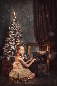 Fotografía vintage romántica de Navidad infantil, niños y bebes. Temporada 2023. Mini sesiones Carlos Funes ©2023