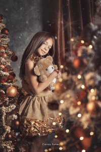 Fotografía vintage romántica de Navidad infantil, niños y bebes. Temporada 2023. Mini sesiones Carlos Funes ©2023