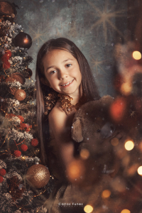Fotografía vintage romántica de Navidad infantil, niños y bebes. Temporada 2023. Mini sesiones Carlos Funes ©2023